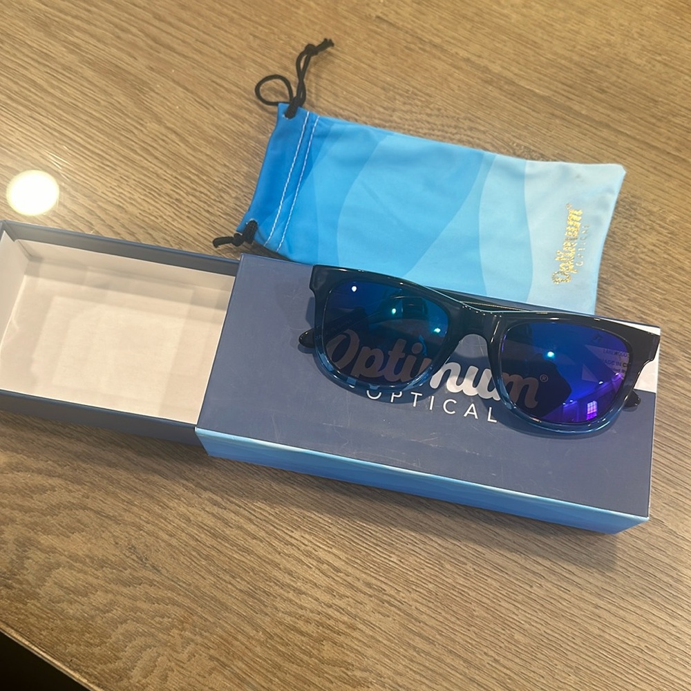 Blue/purple sun glasses
